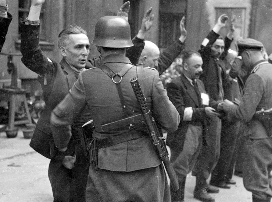 german-soldier-with-y-strap